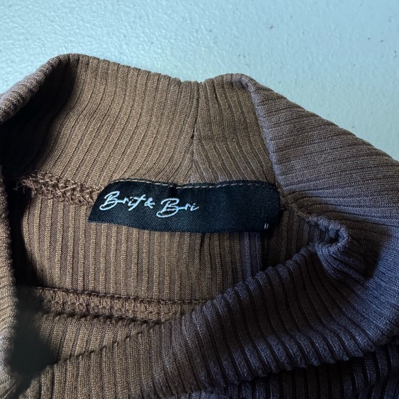 Ribbed Mock Neck Long Sleeve Top — Brown - Picture 3 of 4